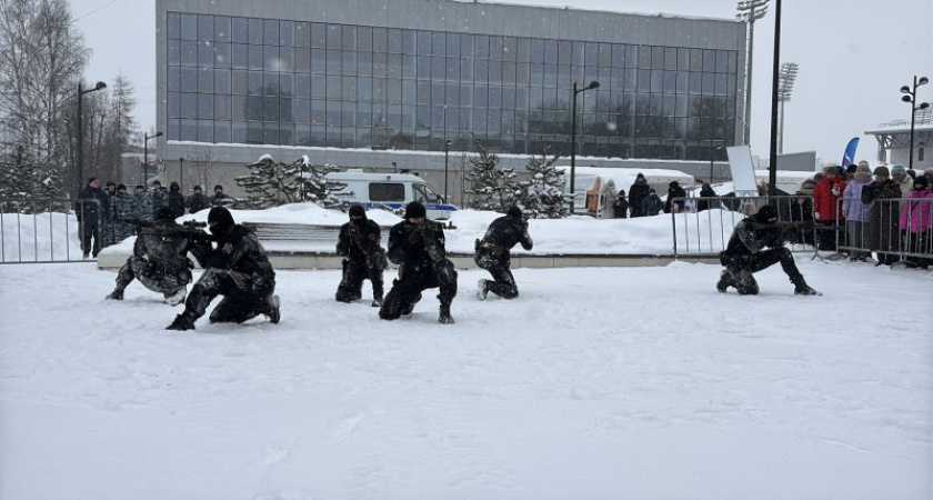 В Коми бойцы Росгвардии показали зрелищные выступления в честь 23 февраля