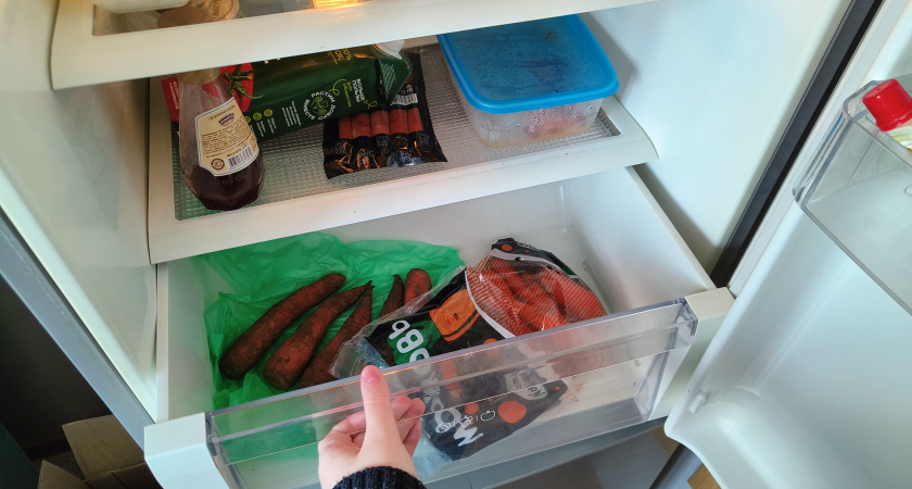 Оказывается, всю жизнь делал это неправильно - в нижний ящик холодильника нельзя класть эти 6 продуктов