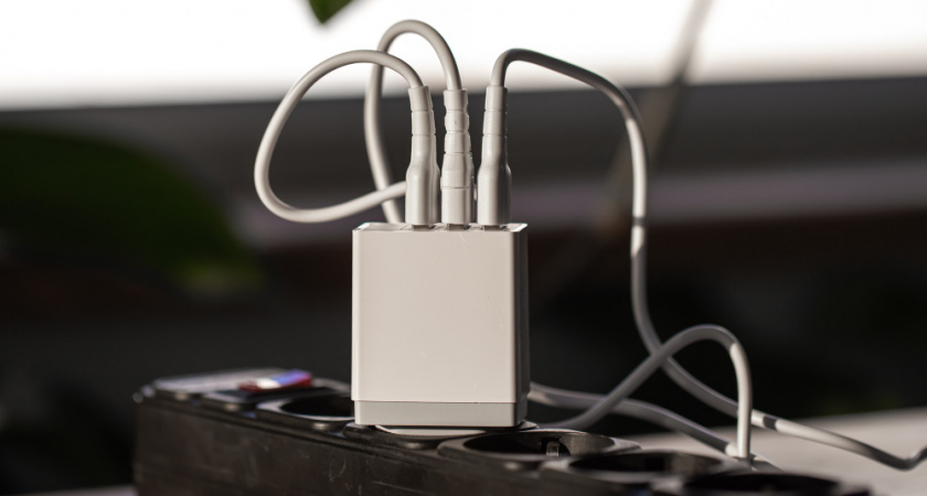 Скрытая угроза в розетке: специалисты Роскачества назвали особенно опасные ошибки при зарядке гаджетов