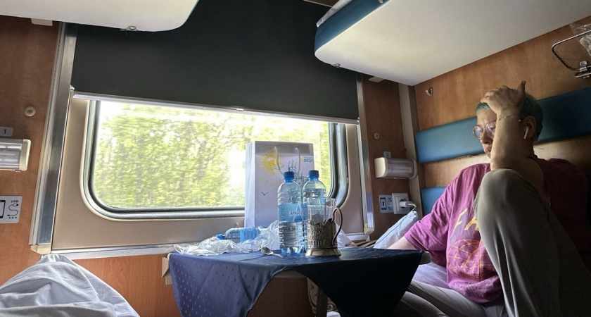 Ушла к детям в соседнее купе, а когда вернулась - пенсионерка в поезде решила, что моим местом могут пользоваться все пассажиры