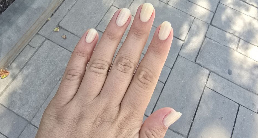 Нейл-мастера назвали 6 оттенков маникюра, которые будут преследовать нас этой весной — и это прекрасно