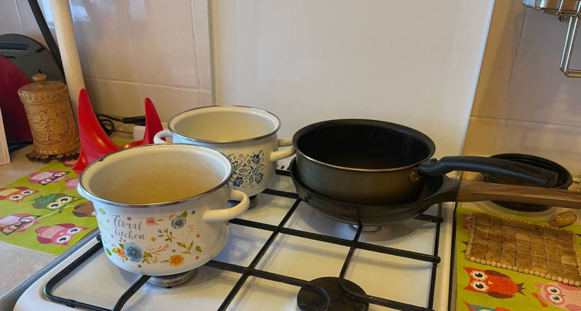 Такую посуду использовать уже нельзя: когда пора попрощаться со старыми кастрюлями
