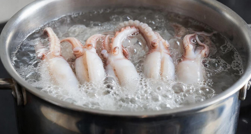 Сколько варить кальмара, чтобы не стал резиновым: золотое правило, о котором забывают 99% хозяек