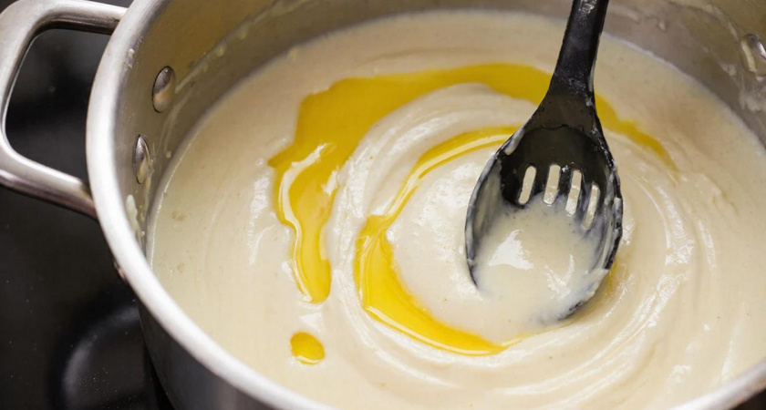 Когда хочу вкусную манную кашу, готовлю таким способом — муж и дети уплетают, да добавки просят