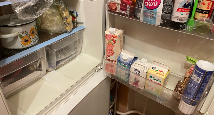 Почему нельзя хранить "молочку" в дверце холодильника: объяснение технолога с завода