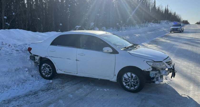 В Коми “Тойота” врезалась в снежный вал