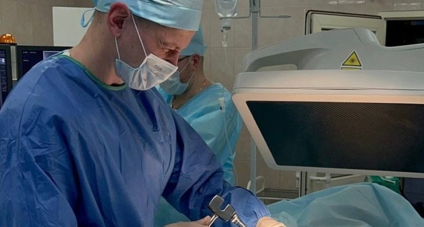 Врачи Коми впервые провели высокотехнологичную операцию на костях таза 16-летней пациентке с применением интрамедуллярного стержня