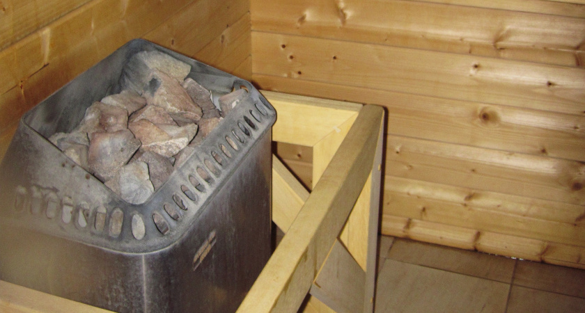 Баня прогреется быстро и сохранит тепло, как термос: достаточно утеплить её легким способом — под силу сделать каждому