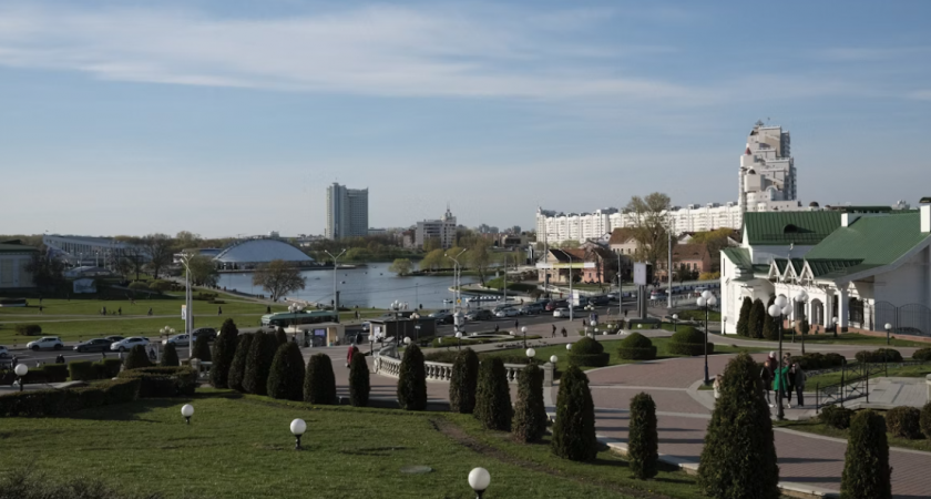 Вот он, знаменитый Минск: не так уж тут и дёшево, как говорят. Улицы красивые, чистые, но пустые