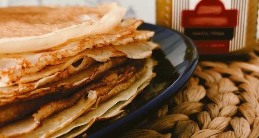 В пост балую семью блинами без яиц и молока — получаются ажурные и нежные, вкуснее классики