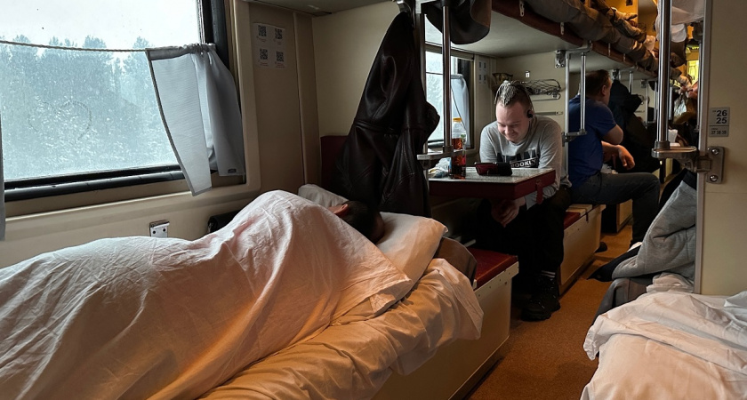 Удобнейшее место в плацкарте РЖД, которое многие избегают - а зря