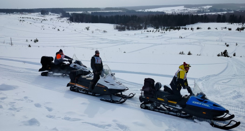 Мешок сахара за драйв: как в глуши Коми придумали свой "снегоходный биатлон"