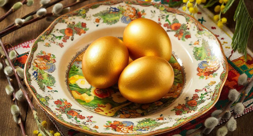 Куркуме — пора на «пенсию»: окунаю пасхальные яйца в горячий отвар — как получить солнечный оттенок скорлупок 