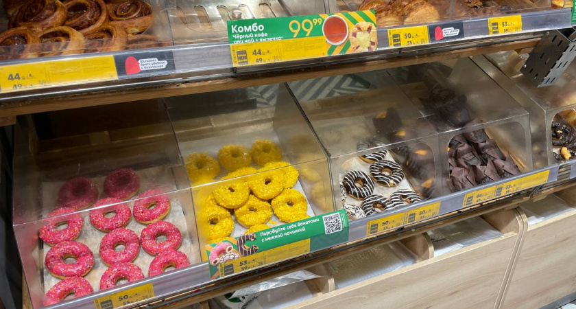 Что скрывается за такой аппетитной вывеской в "Пятерочке" - и стоит ли покупать свежую выпечку в сетевых магазинах