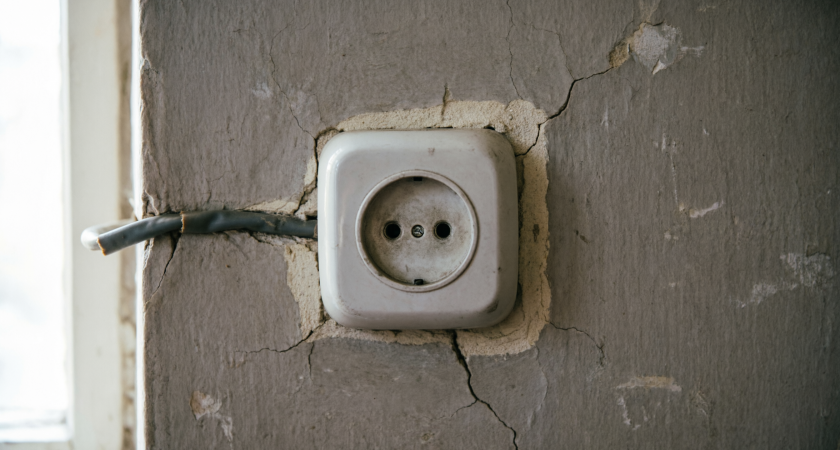 Почему в СССР все розетки были на уровне пояса, а сейчас внизу – объясняет технический специалист