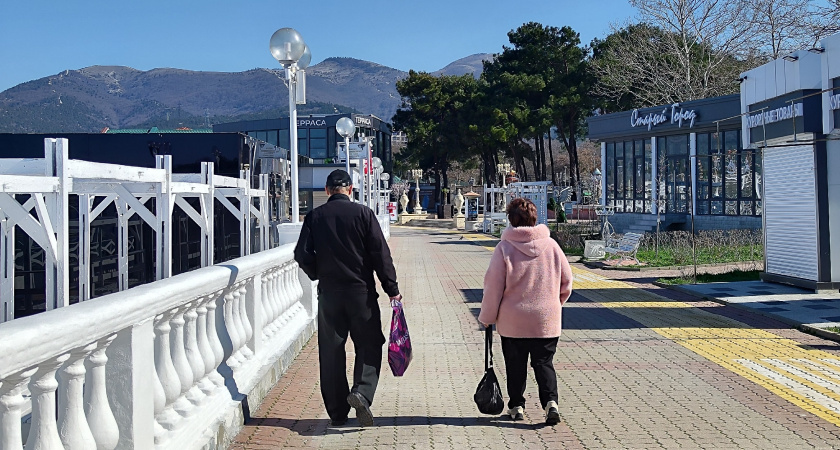 Не Сочи и не Крым: 4 города России, где на пенсию можно жить по-царски, а не «доживать»