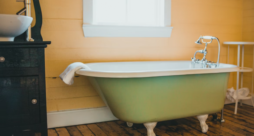 Плитка больше не в моде: новая альтернатива делает ванную комнату роскошной без шума, пыли и переплат