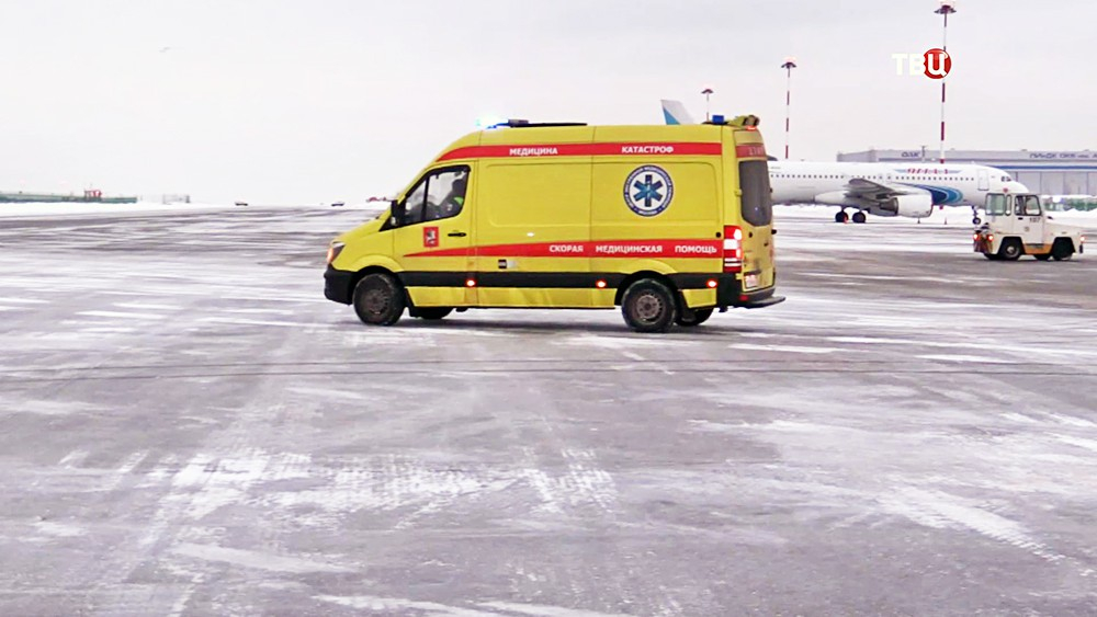 В Красноярском крае на борту самолета умер младенец