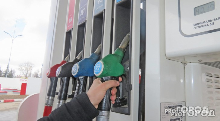 В Коми второй раз за неделю повысилась цена на бензин