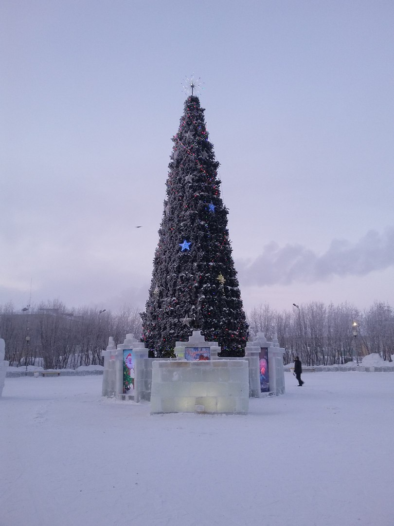 С центральной площади Воркуты исчезли Дед Мороз и Снегурочка