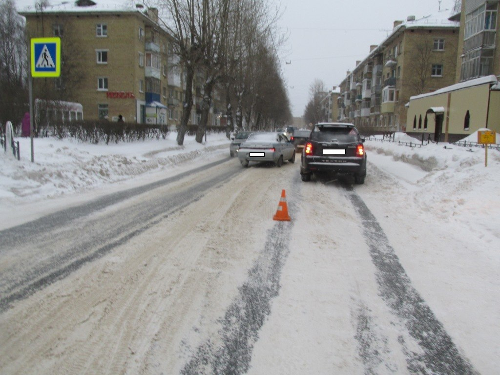 В Ухте под колеса авто попал ребенок