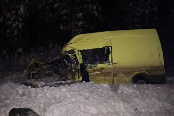 Авария в Коми: столкнулись два фургона