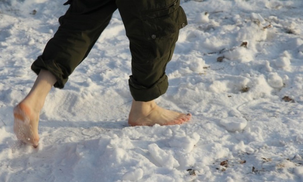 В Коми в мороз нашли ребенка без обуви на улице
