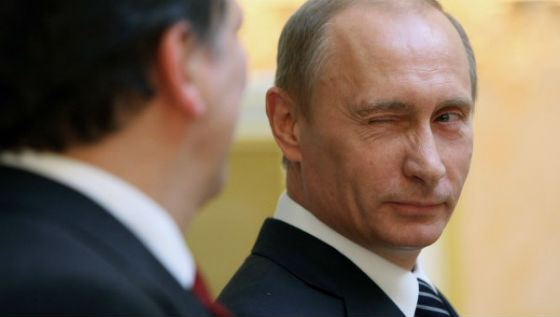 Владимир Путин побеждает в первом туре, набирая почти 80% голосов