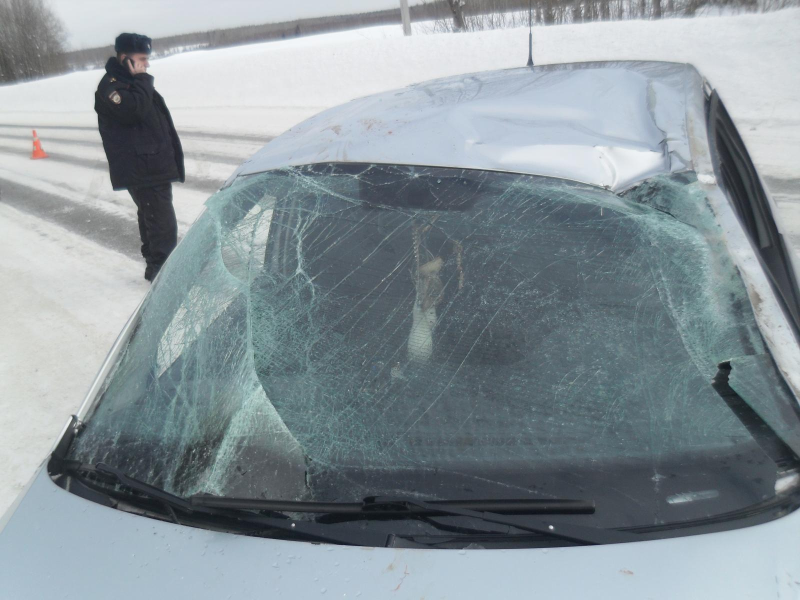 В Коми женщина за рулем опрокинула свою машину на крышу