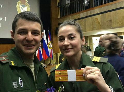 Юлия Белорукова отказалась пить водку за погоны лейтенанта
