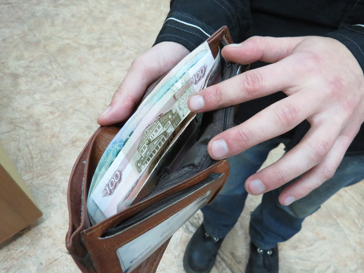 В Воркуте сотрудник ломбарда вымогал деньги за потерянный телефон