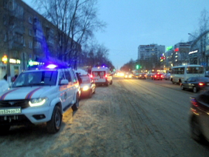 В Коми девушка,  убегающая от охранника,  попала под машину