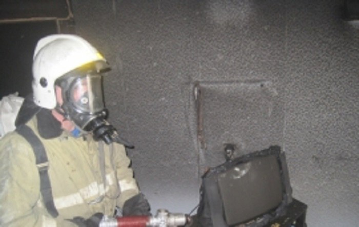 В Коми пожарные спасли из огня трех человек