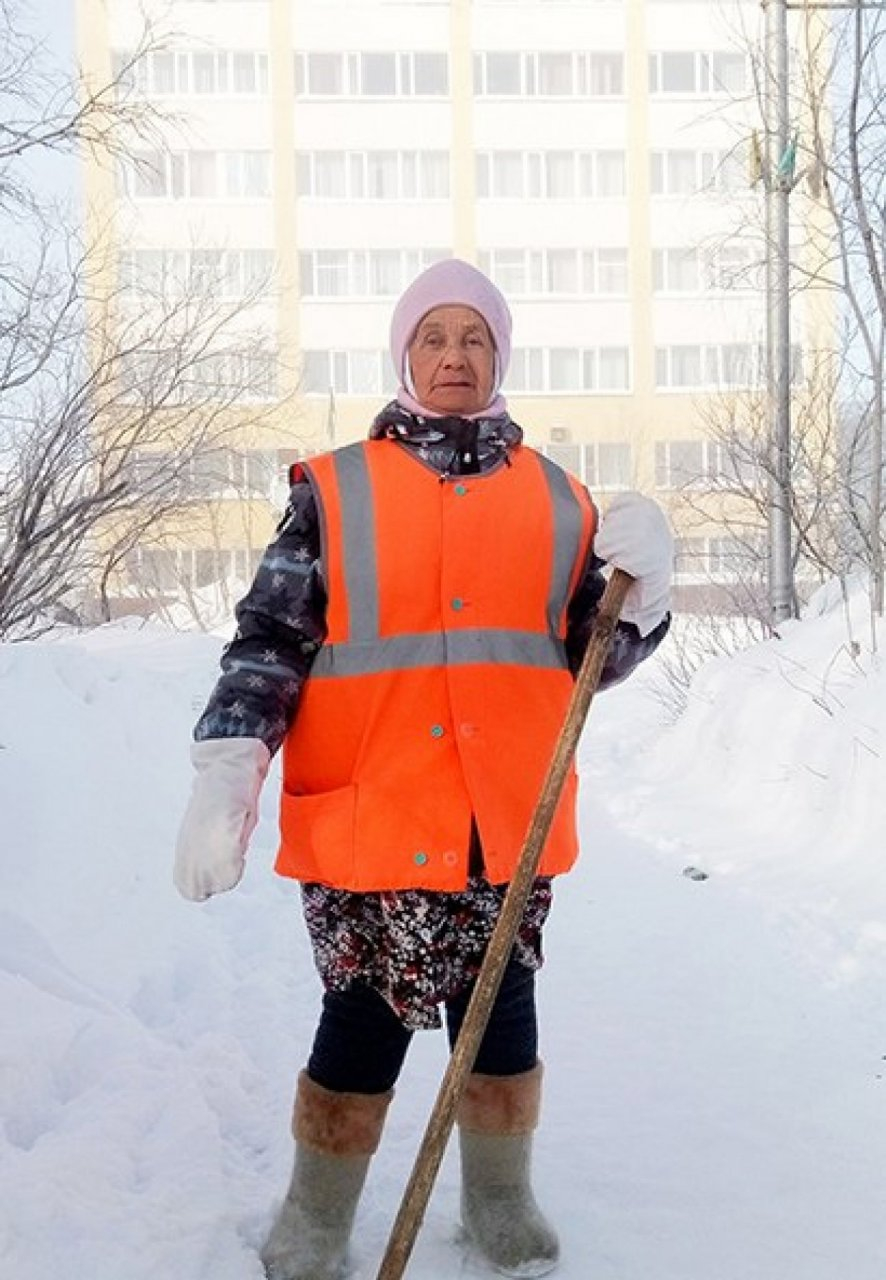 В Воркуте установят памятник женщине-дворнику с 55-летним стажем