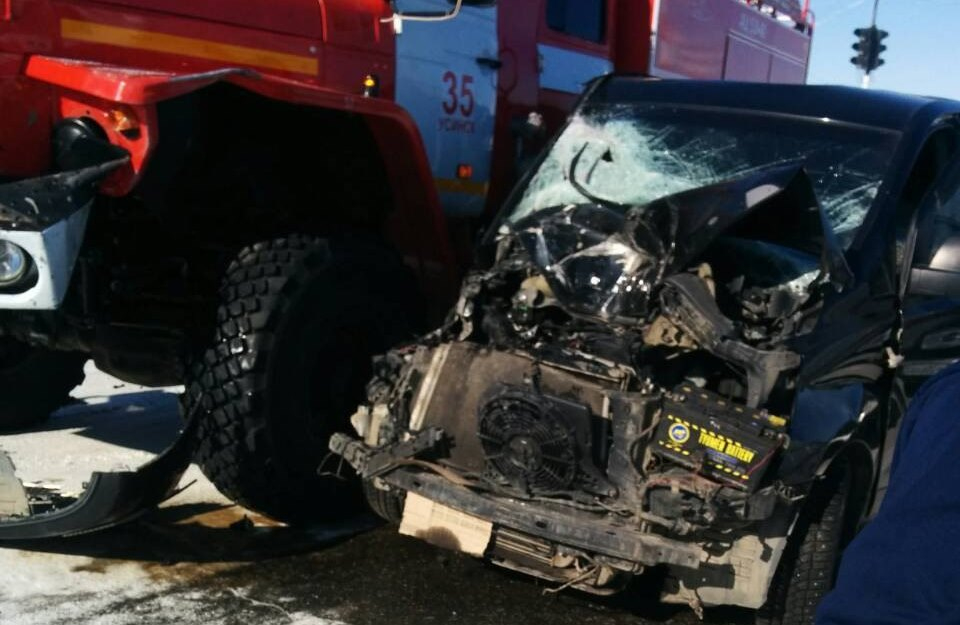 Появились подробности аварии с пожарной машиной в Усинске