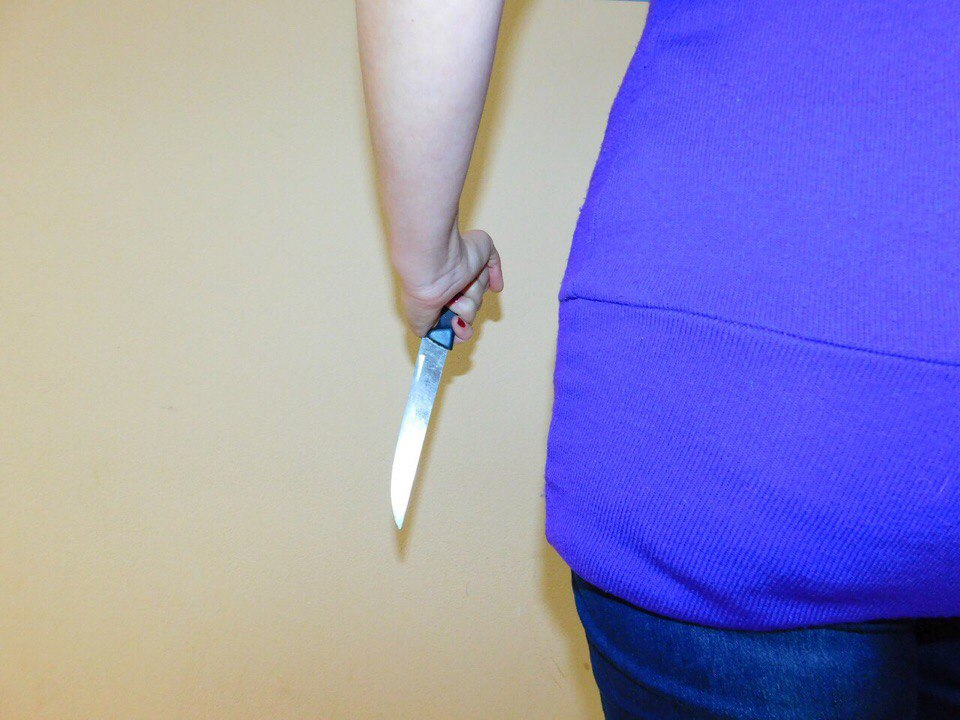 В Коми женщина изрезала себя ножом, чтобы привлечь внимание возлюбленного