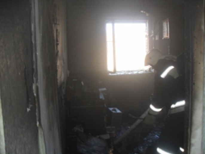 В Коми пожарные спасли женщину из горящей квартиры