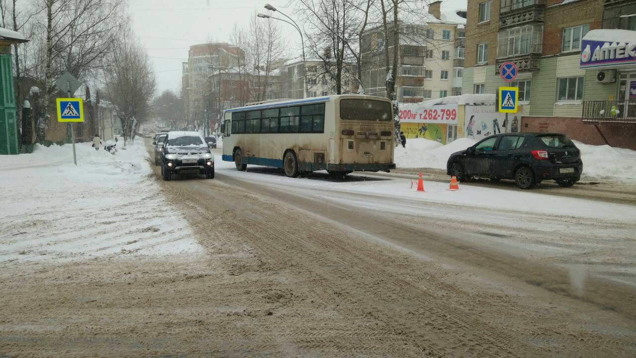 В Сыктывкаре автобус сбил пешехода на "зебре"