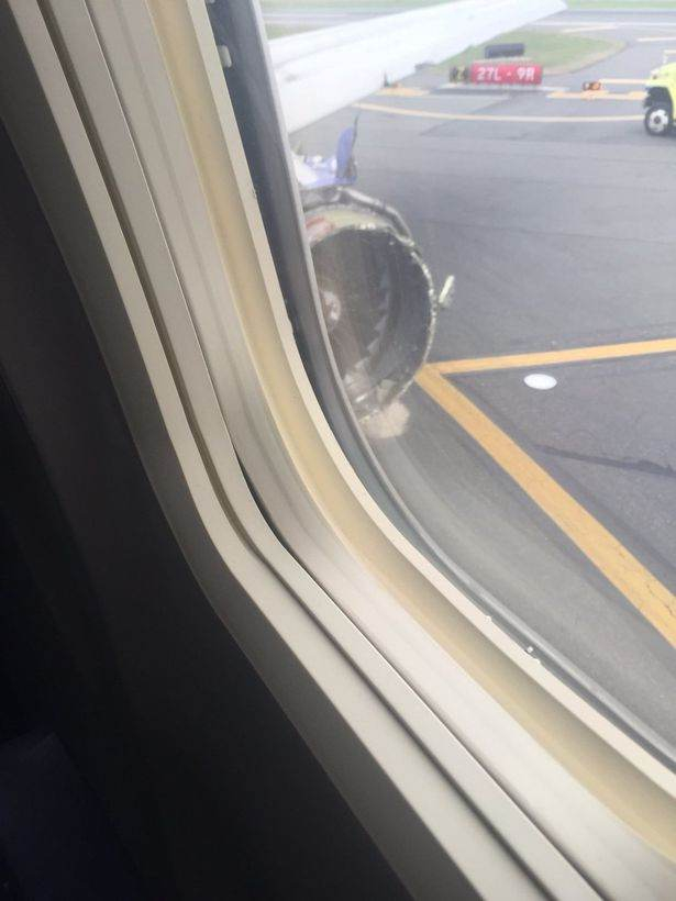 Новости Мира: В США у пассажирского самолета взорвался двигатель