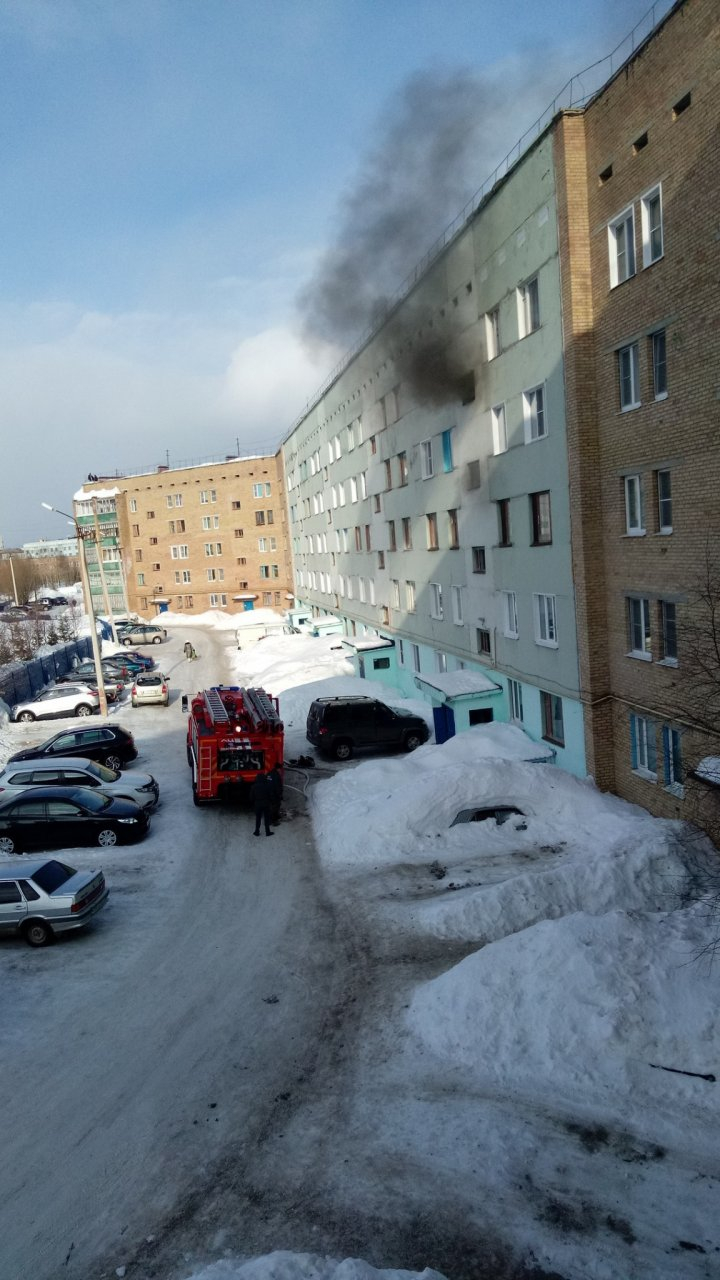 Очевидец пожара в Вуктыле: ”Черный дым валил из окна”