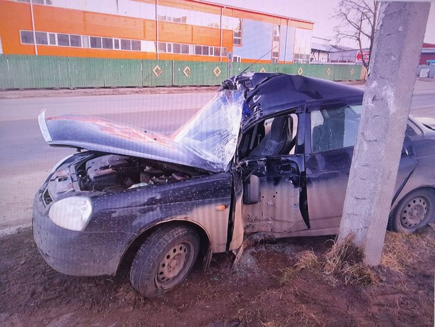 В Сыктывкаре молодой водитель напился и протаранил столб