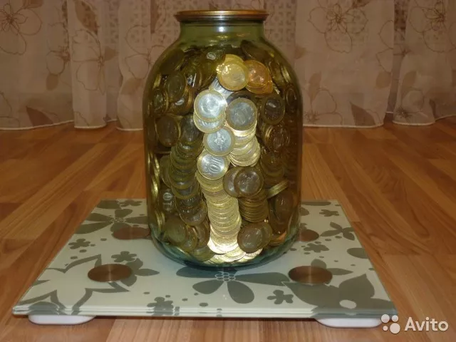 Фото к статье: Ухтинец продает 16-килограммовую банку с монетами за "кругленькую" сумму