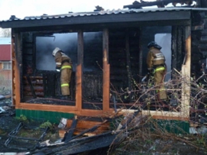 В Усть-Цильме из горящего дома вынесли 3-летнего малыша