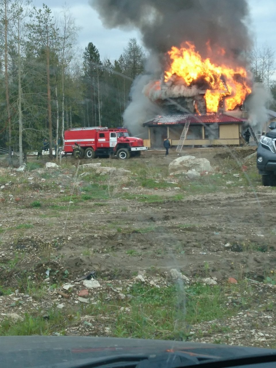Появилось видео с пожара на Земляничной, где горел дом