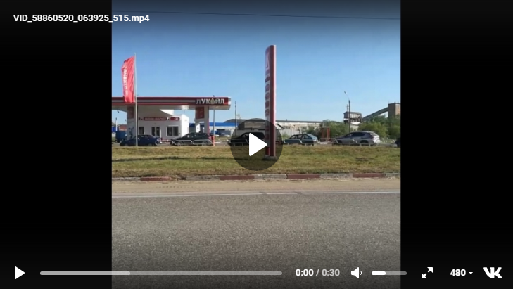 В Коми очередь за бензином превратилась в гигантскую пробку (видео)