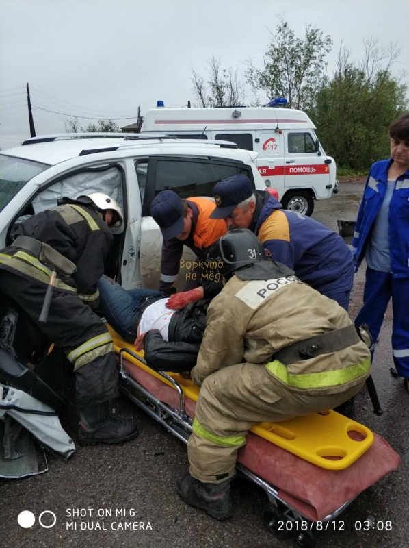ДТП в Воркуте: водителя госпитализировала скорая