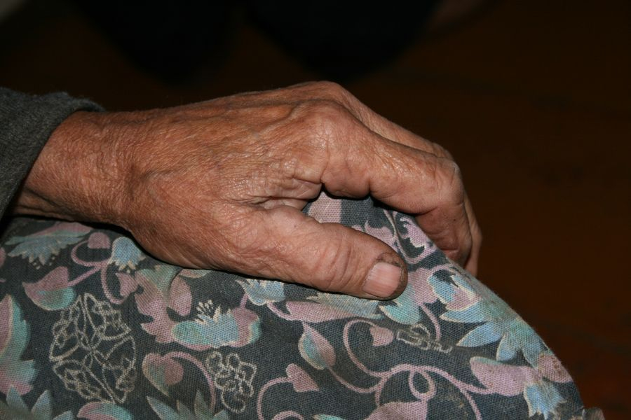В Коми в доме престарелых старик напал с молотком на сотрудника