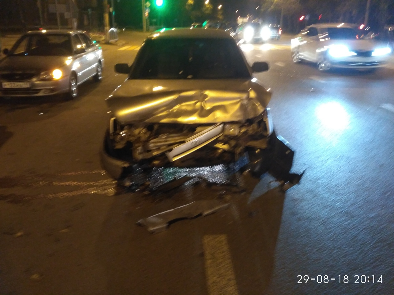 В Коми 19-летний водитель протаранил ВАЗ, когда ехал на "красный" (фото)