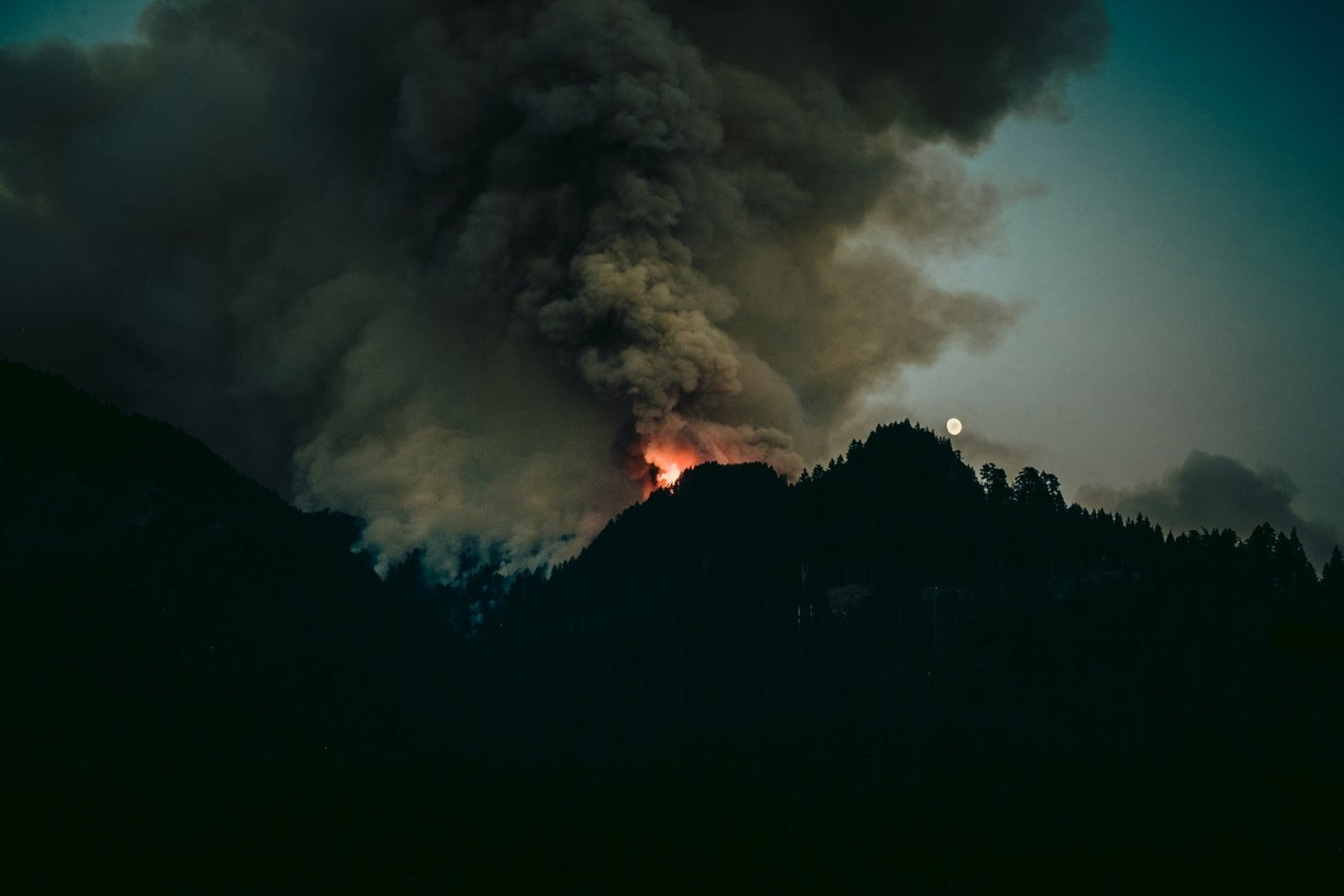 В Коми лесные пожары подобрались к населенным пунктам