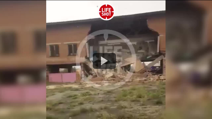 Новости России: В Иркутской области во время занятий рухнула школа (видео)